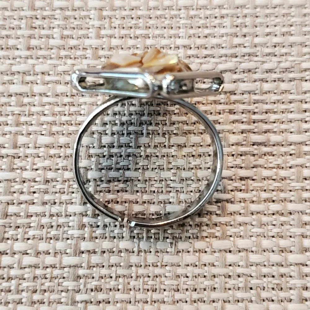 Adjustable silvertone & shell fragment ring
